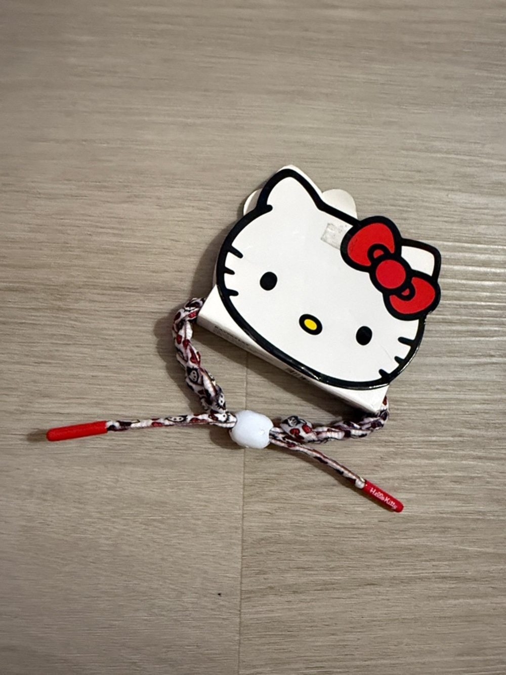 Hello Kitty Rastaclat with Character Bead - Picture 3 of 4